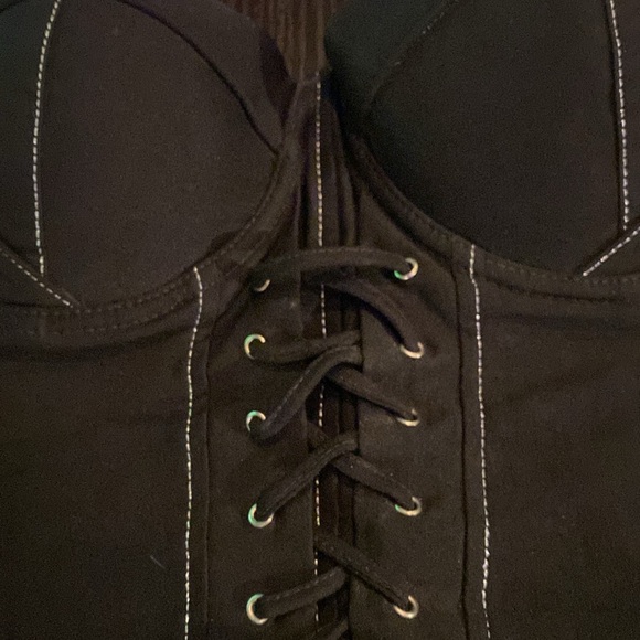 Black bustier with lace up front - Picture 2 of 10